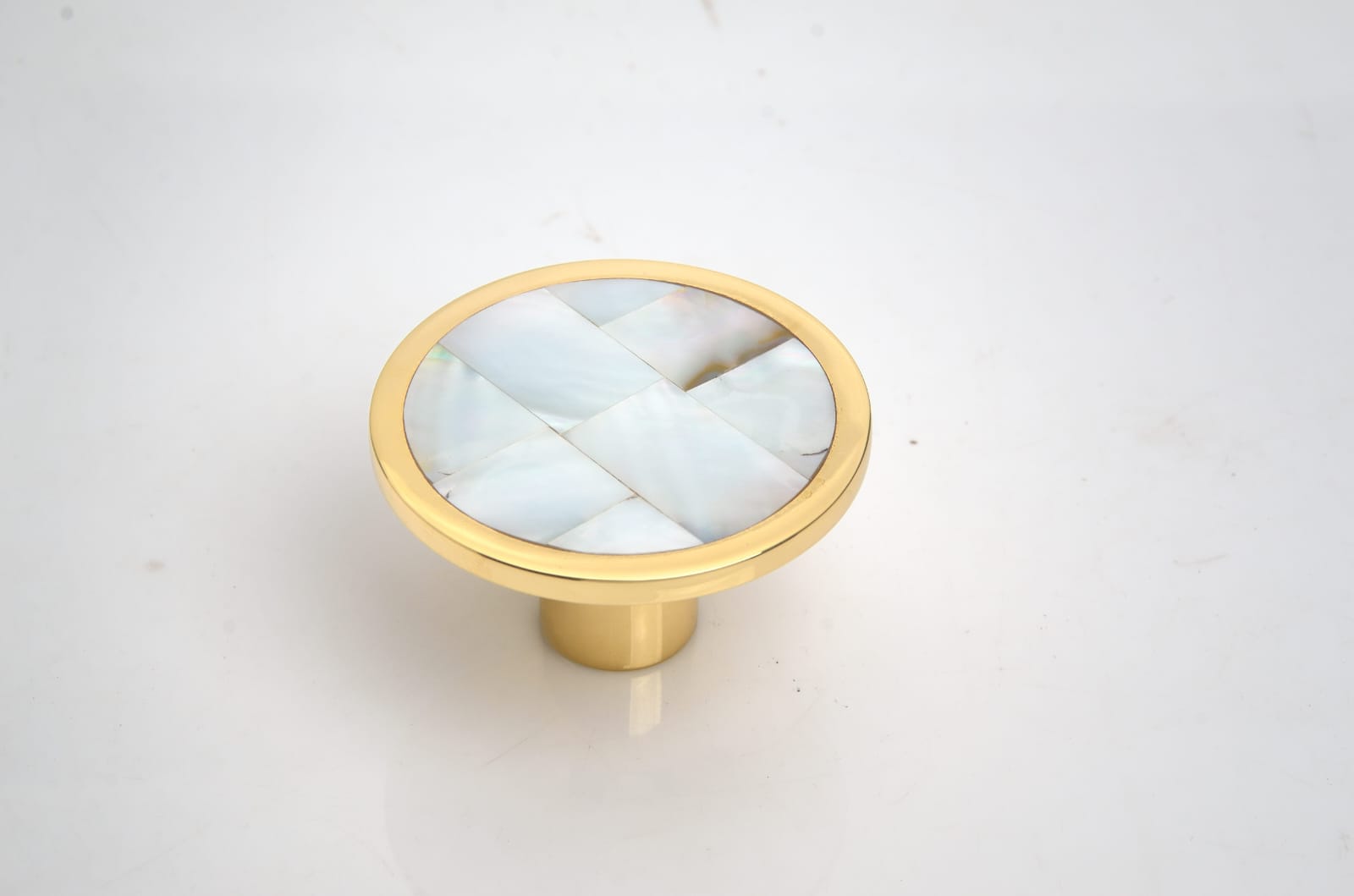 White Pearl Mosaic Knob