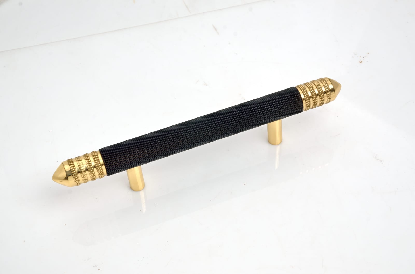 Spear-Tip Knurled Bar Pull