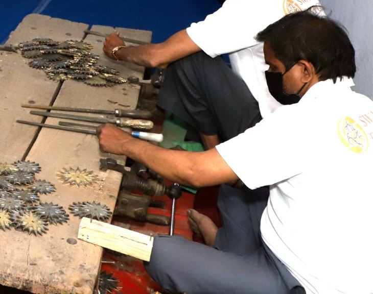 Hand finishing · rosette plates